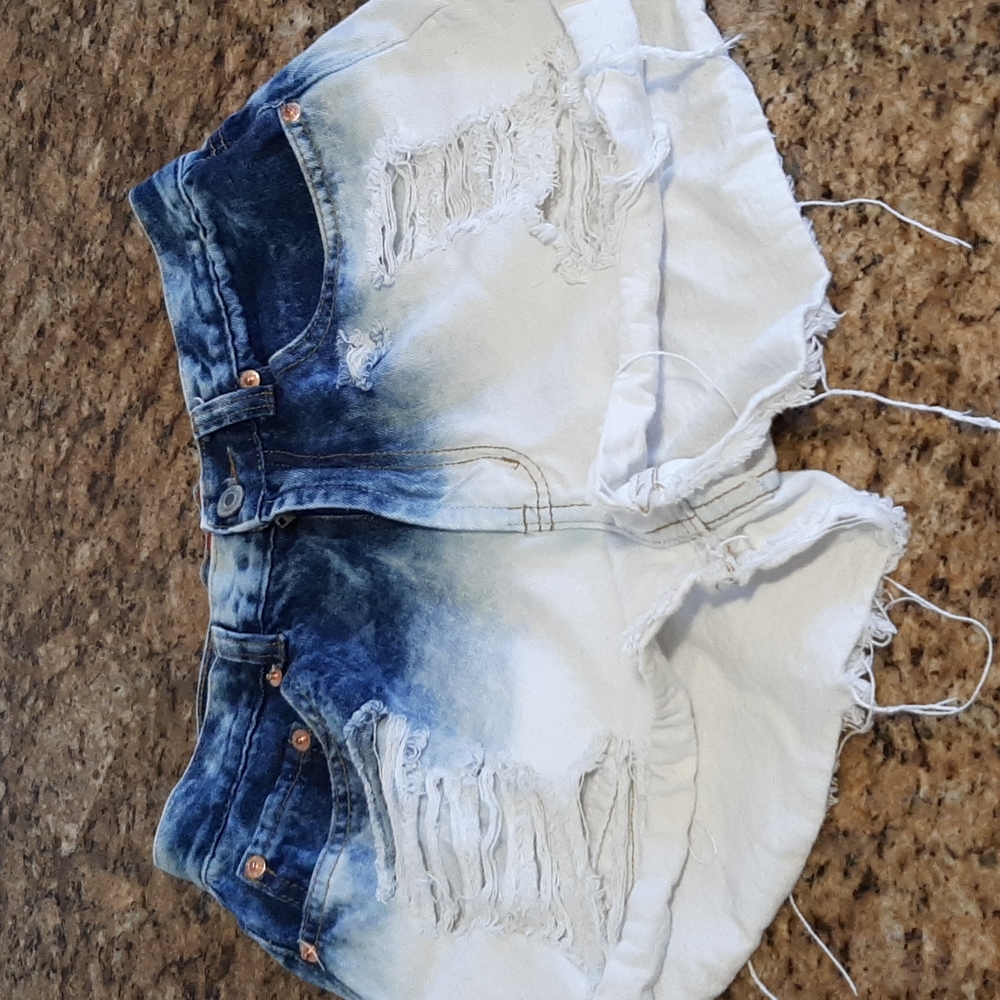 Signature 8 denim shorts